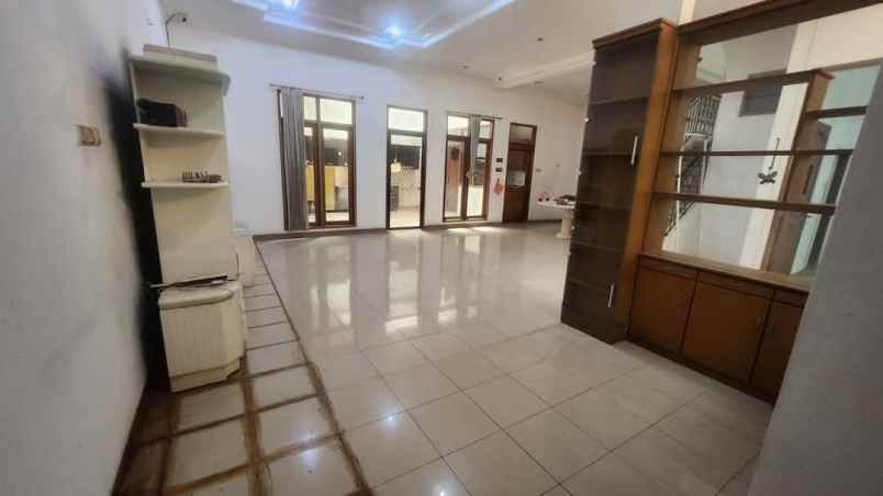 sewa rumah pakuwon city strategis