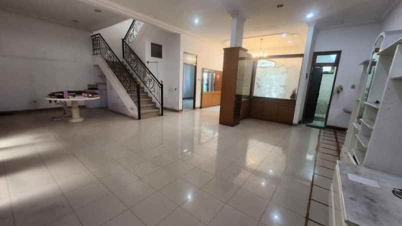sewa rumah pakuwon city strategis
