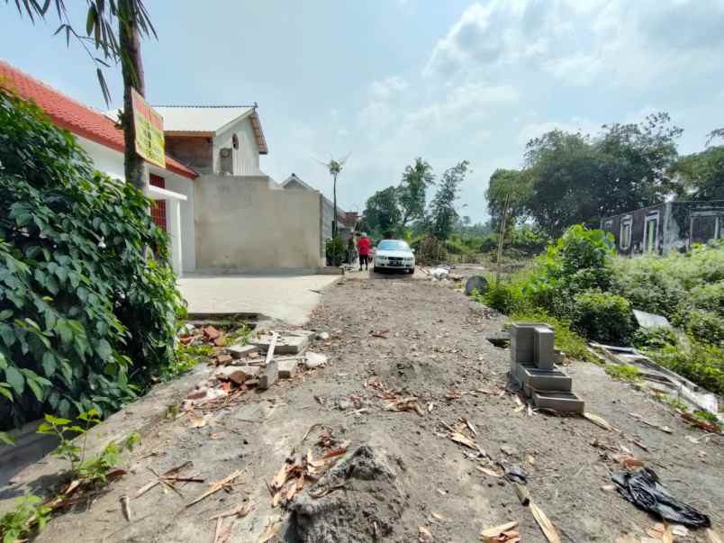 tanah pekarangan dekat kamous uii jl kaliurang km 14