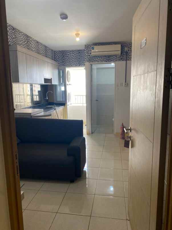 apartemen educity 2br semi furnished tower yale