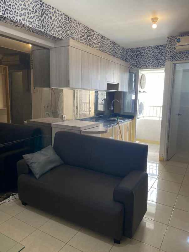 apartemen educity 2br semi furnished tower yale