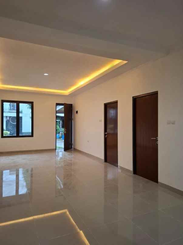 dijual cepat rumah 2 lantai siap huni di kota wisata