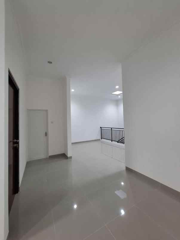 dijual cepat rumah 2 lantai siap huni di kota wisata