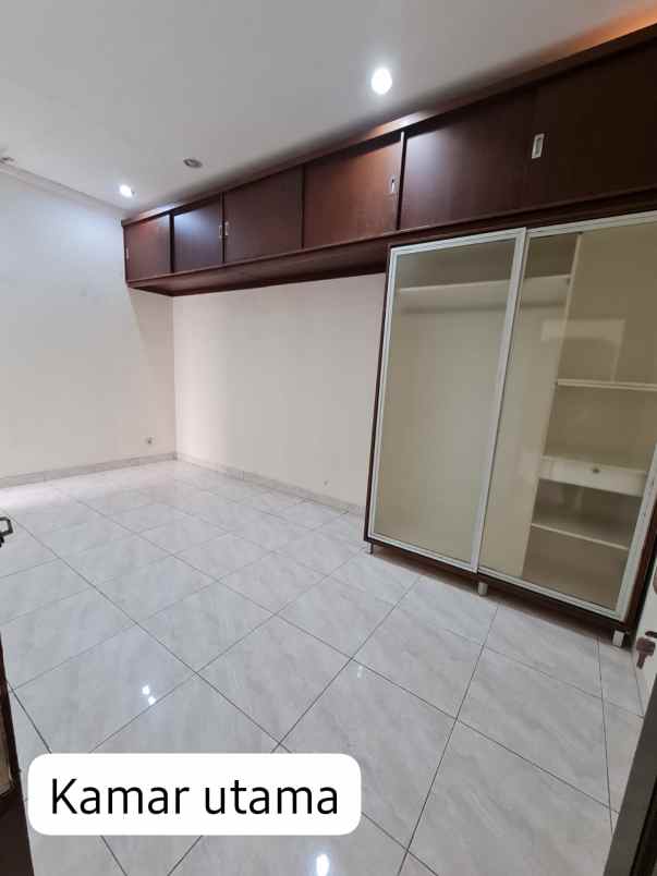 dijual cepat rumah nyaman dan aman grand wisata