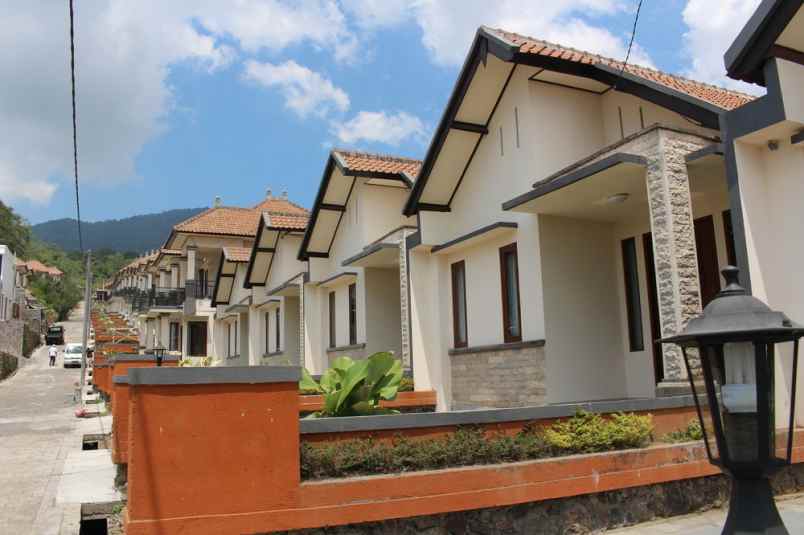 dijual hotel jalan raya bedugul