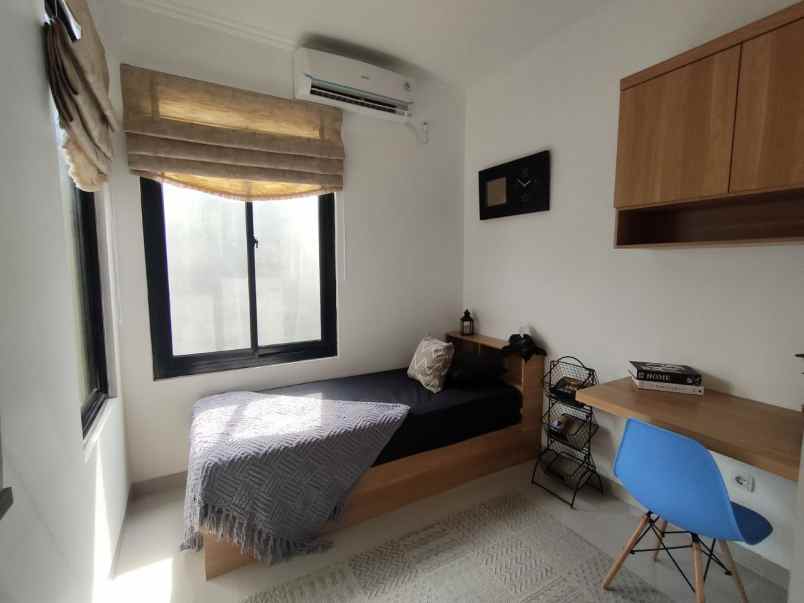 dijual kost ui kukusan depok