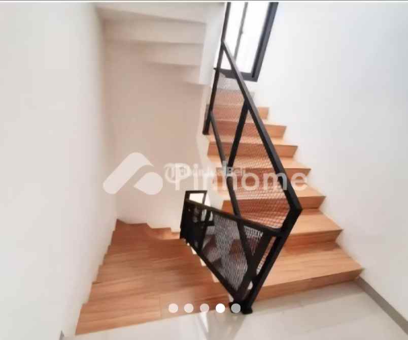 dijual kost ui kukusan depok