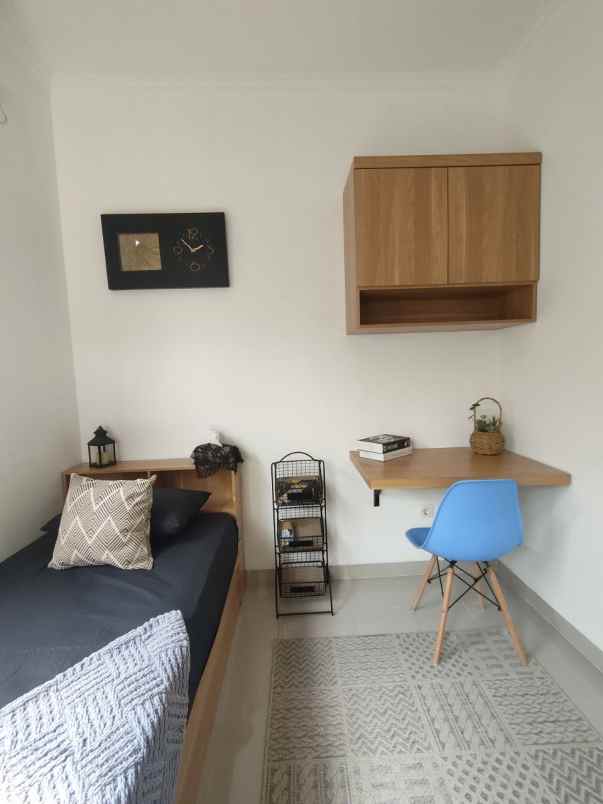 dijual kost ui kukusan depok