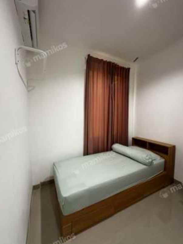dijual kost ui kukusan depok