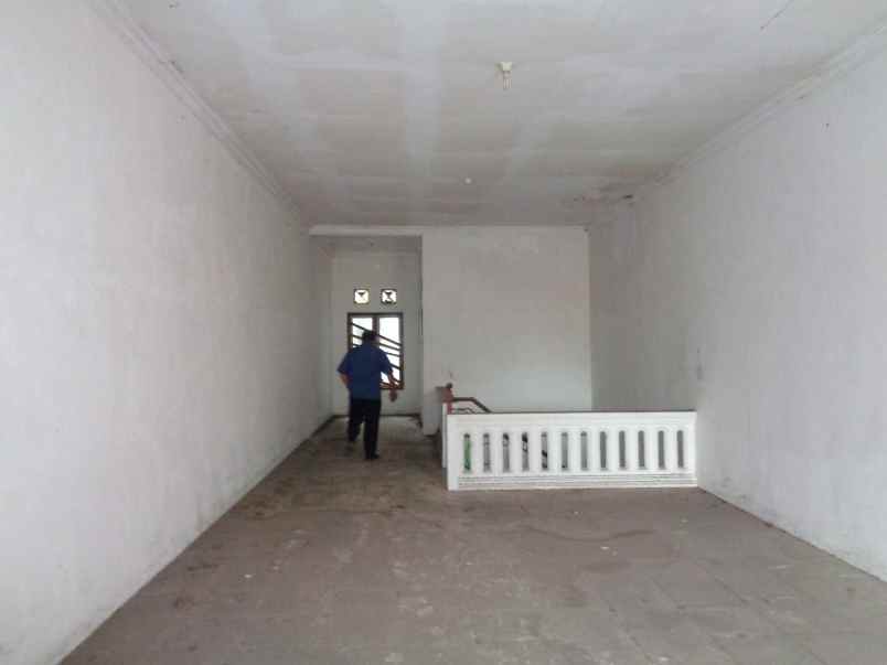 dijual ruko gudang kantor jln komodor yos sudarso rt