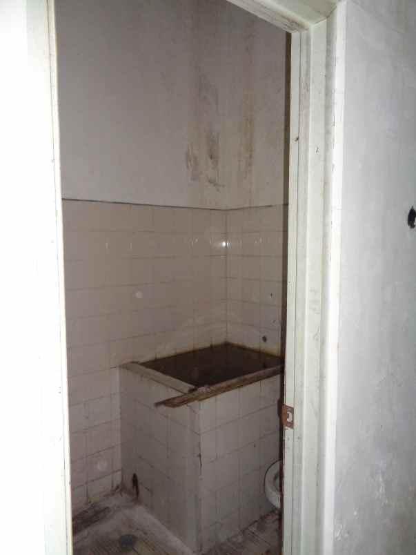 dijual ruko gudang kantor jln komodor yos sudarso rt