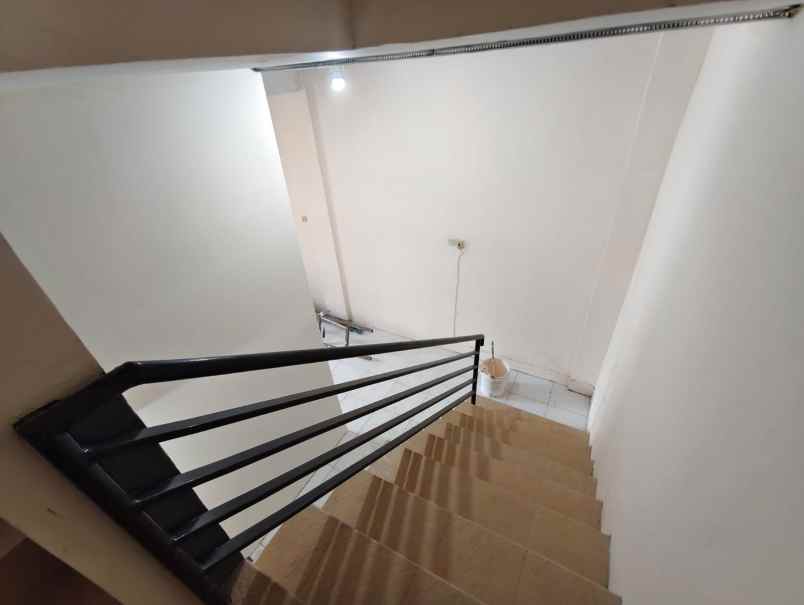 dijual ruko gudang kantor kendalsari