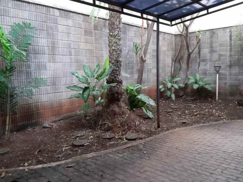 dijual rumah 2 lantai menteng jakarta pusat