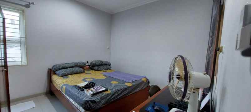 dijual rumah agung barat