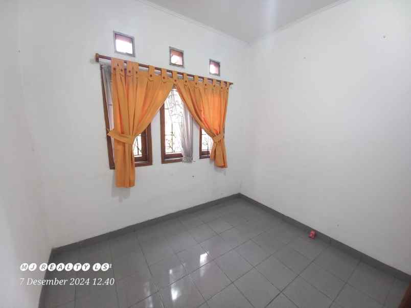 dijual rumah antapani