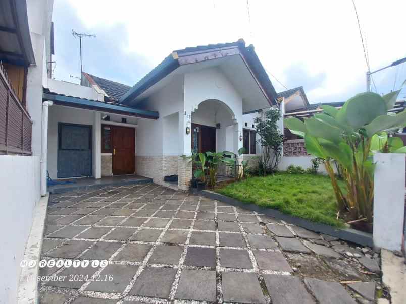 dijual rumah antapani