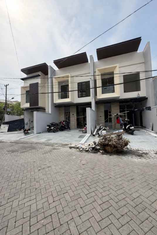 dijual rumah araya
