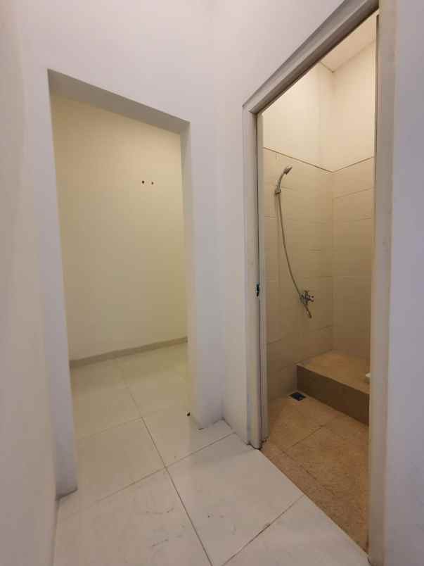 dijual rumah babatan pantai