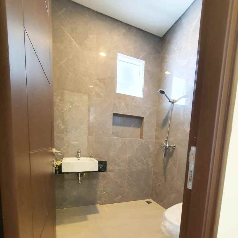 dijual rumah babatan pantai