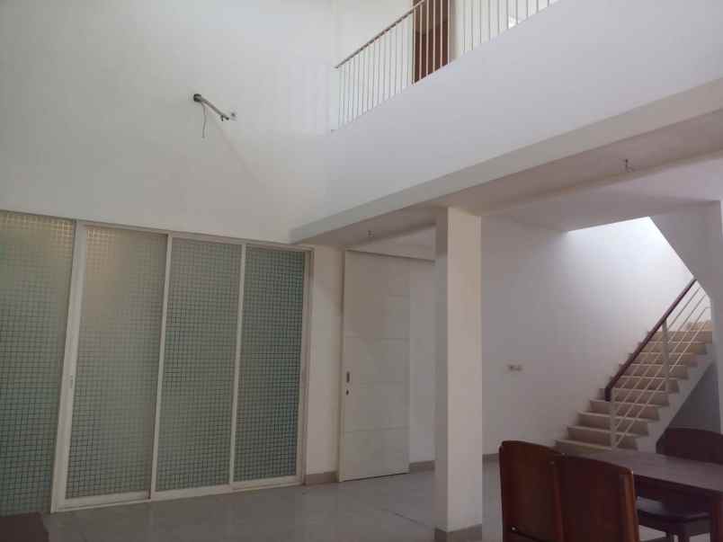 dijual rumah babatan pantai