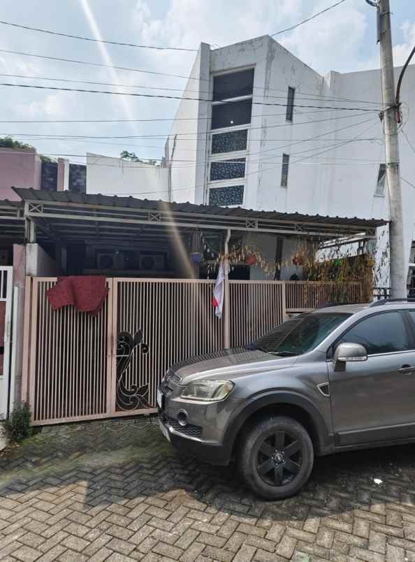 dijual rumah balas klumprik