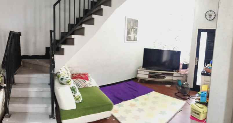 dijual rumah balas klumprik