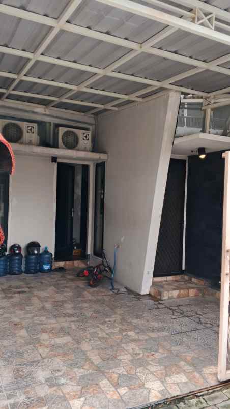 dijual rumah balas klumprik