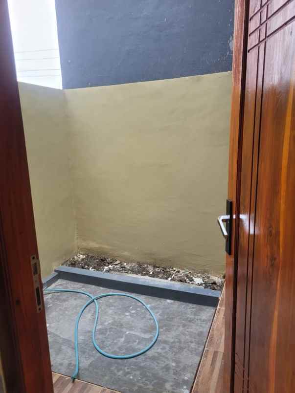dijual rumah balas klumprik wiyung