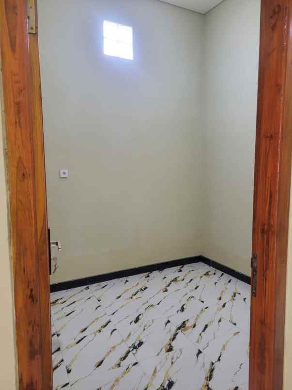 dijual rumah balas klumprik wiyung