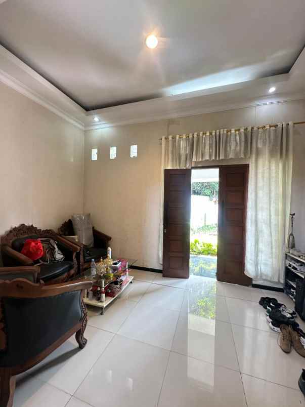 dijual rumah banyumani