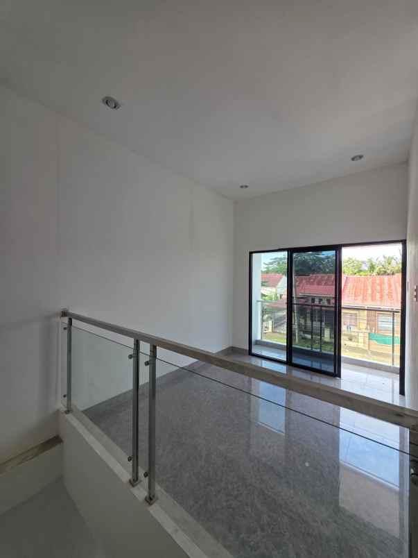 dijual rumah baru 2 lantai di daerah setia budi medan