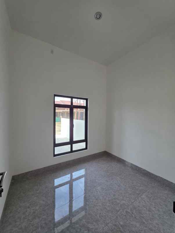 dijual rumah baru 2 lantai di daerah setia budi medan