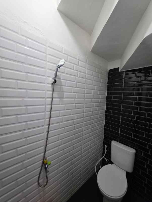 dijual rumah baru 2 lantai di daerah setia budi medan