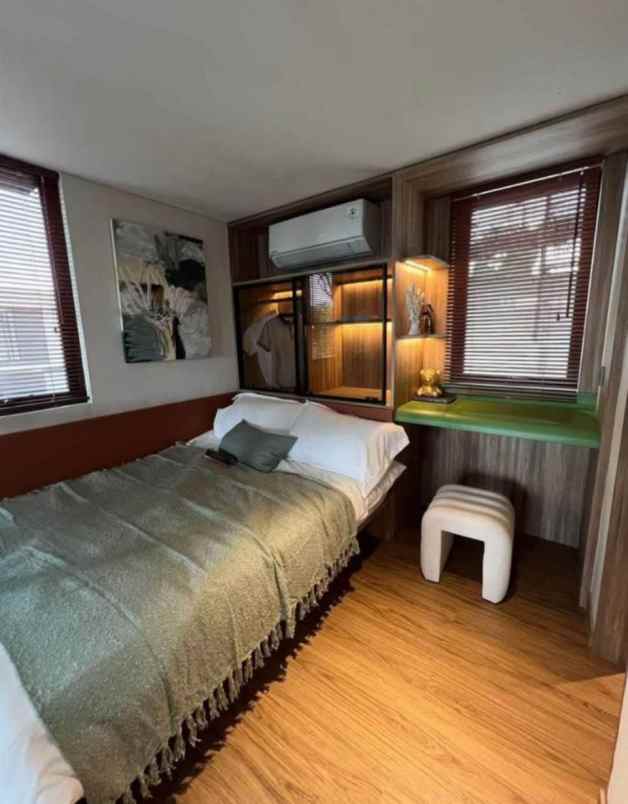 dijual rumah baru 3 lantai di dekat jl raya bomang