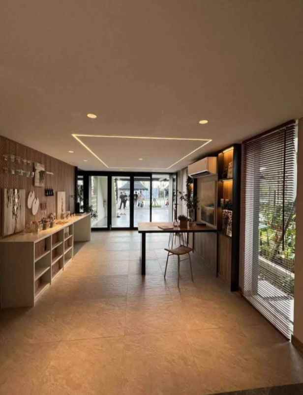 dijual rumah baru 3 lantai di dekat jl raya bomang