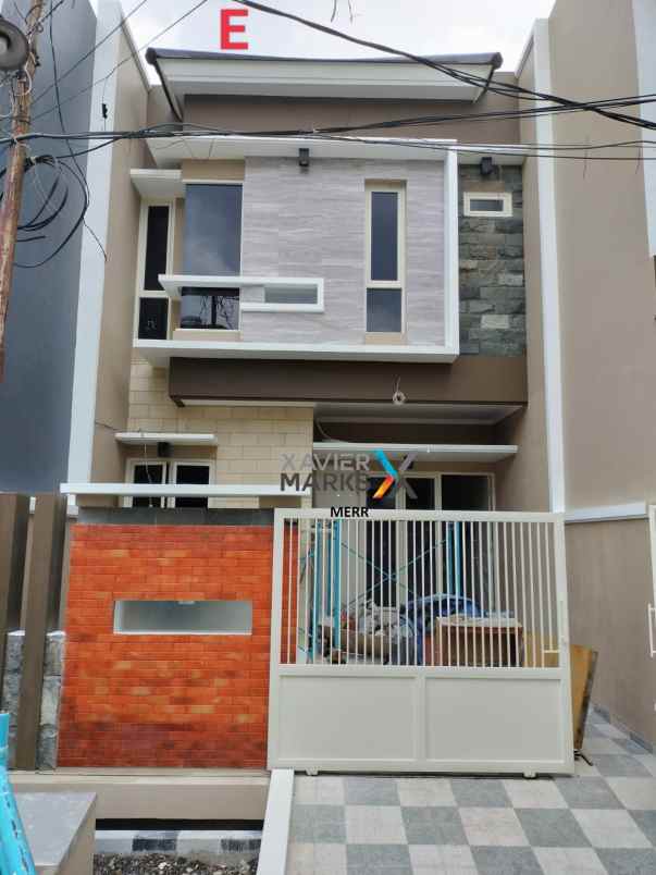 dijual rumah baru gress babatan pantai type e