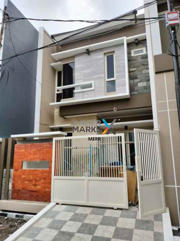 dijual rumah baru gress babatan pantai type e