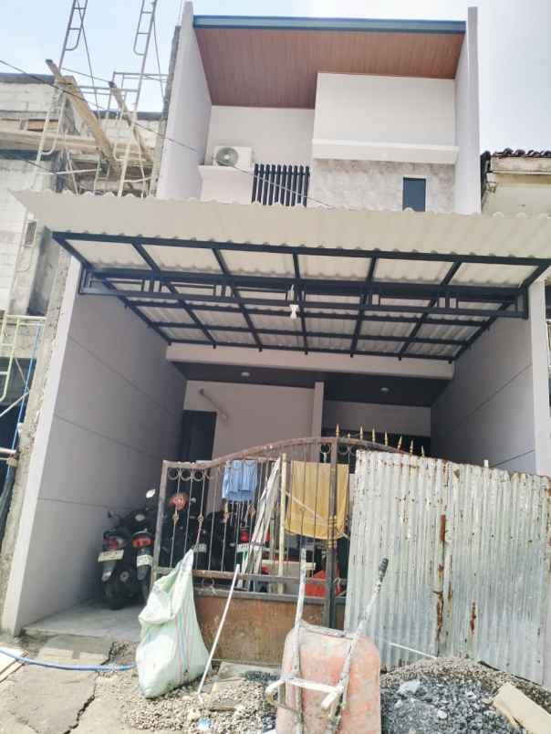 dijual rumah baru gress di tenggilis mejoyo