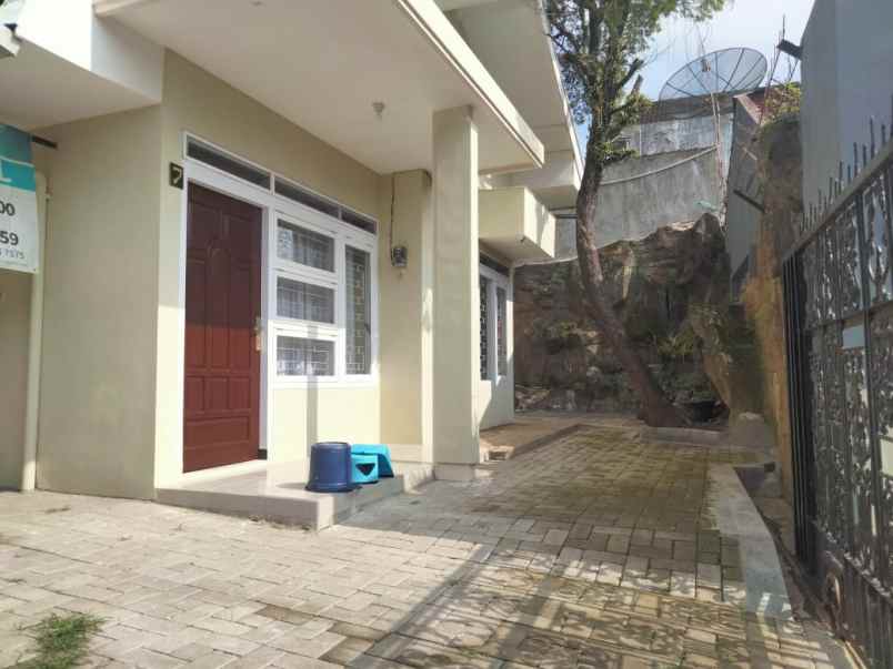 dijual rumah batu