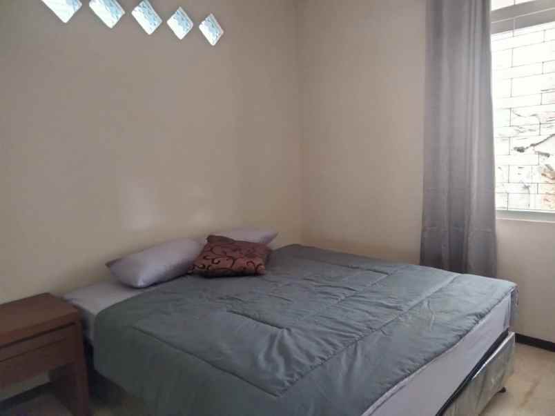 dijual rumah batu