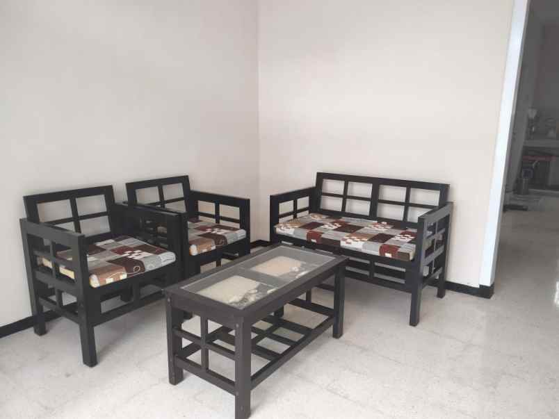 dijual rumah batu