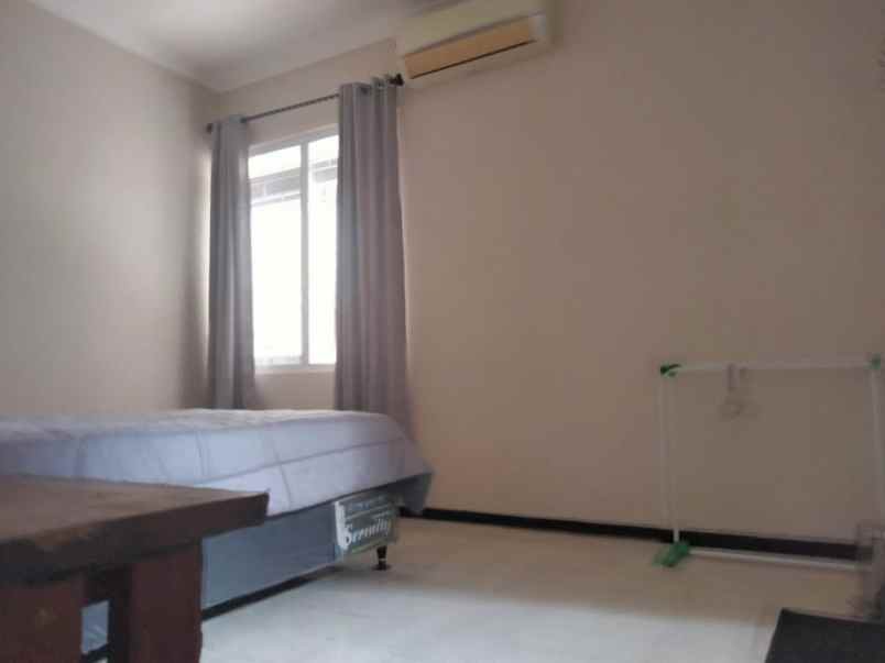 dijual rumah batu