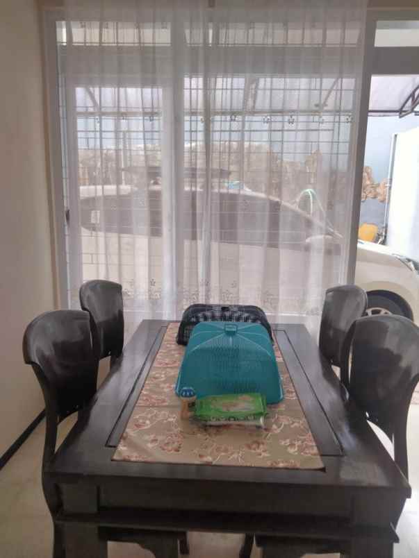 dijual rumah batu