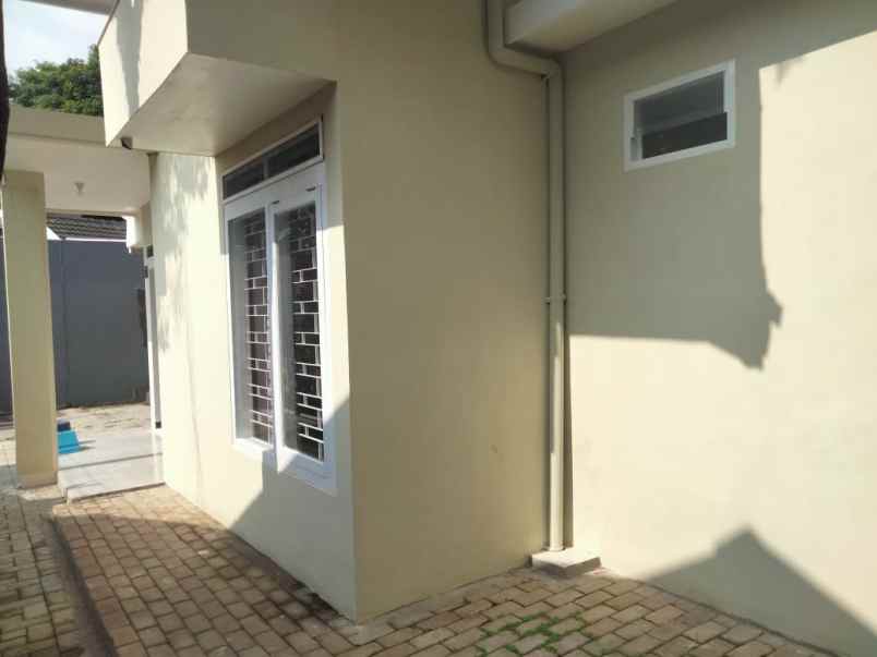 dijual rumah batu
