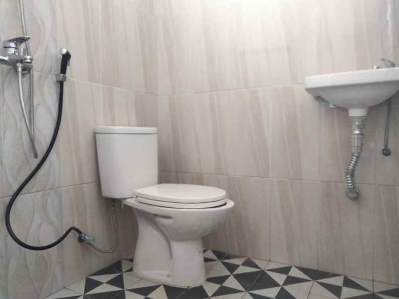 dijual rumah batu