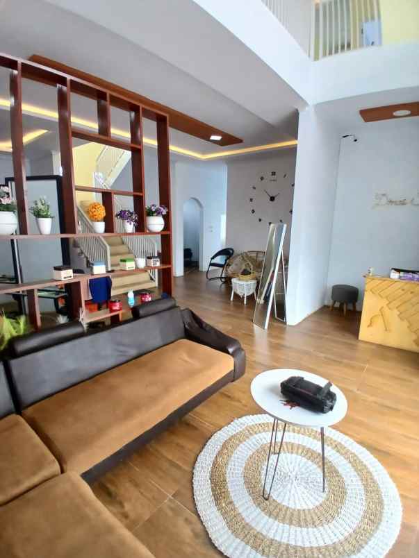 dijual rumah bisnis salon aktif maja majalengka
