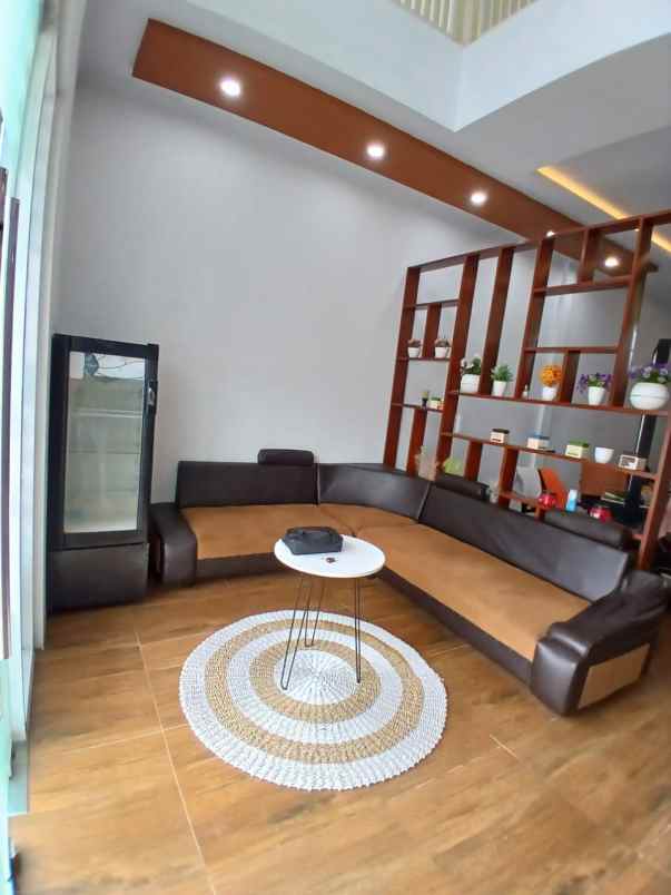 dijual rumah bisnis salon aktif maja majalengka
