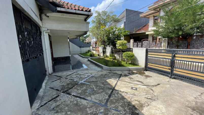 dijual rumah buanasari raya
