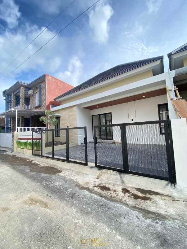 dijual rumah caturharjo sleman sleman