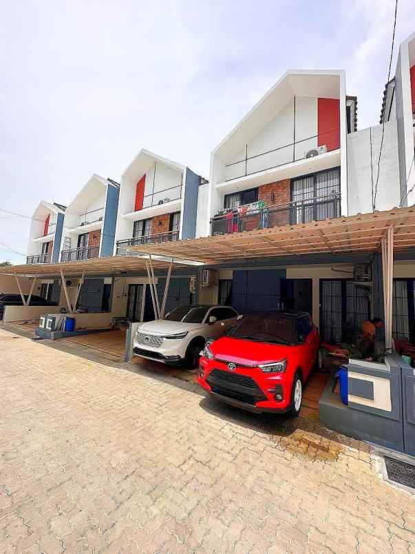 dijual rumah cilangkap